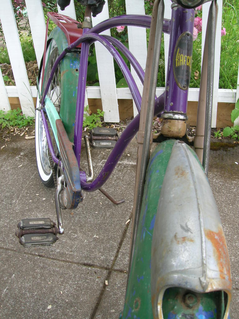 Haack's badge with chipped paint.  Front shot of the Schwinn Rat King.
